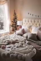 5 Ways to Make Your Bedroom More Cozy for Christmas Time